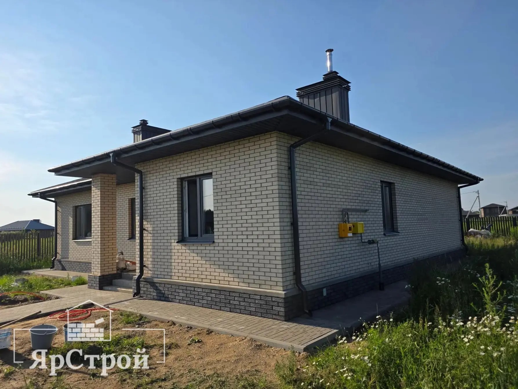Одноэтажный жилой дом в КП Васильковые поля 3-я очередь Земляничный переулок
